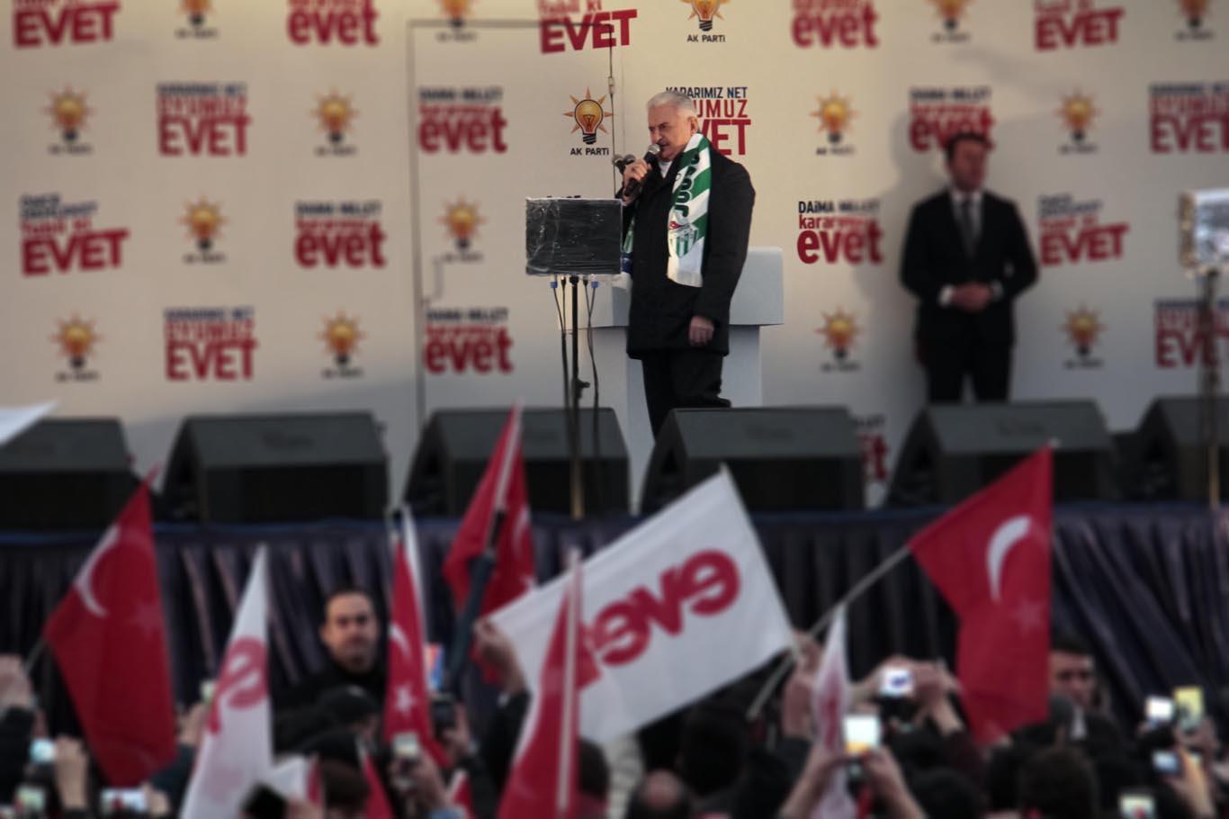 "Türkiye'nin üzerinde bir yük olan darbe anayasasını değiştiriyoruz"